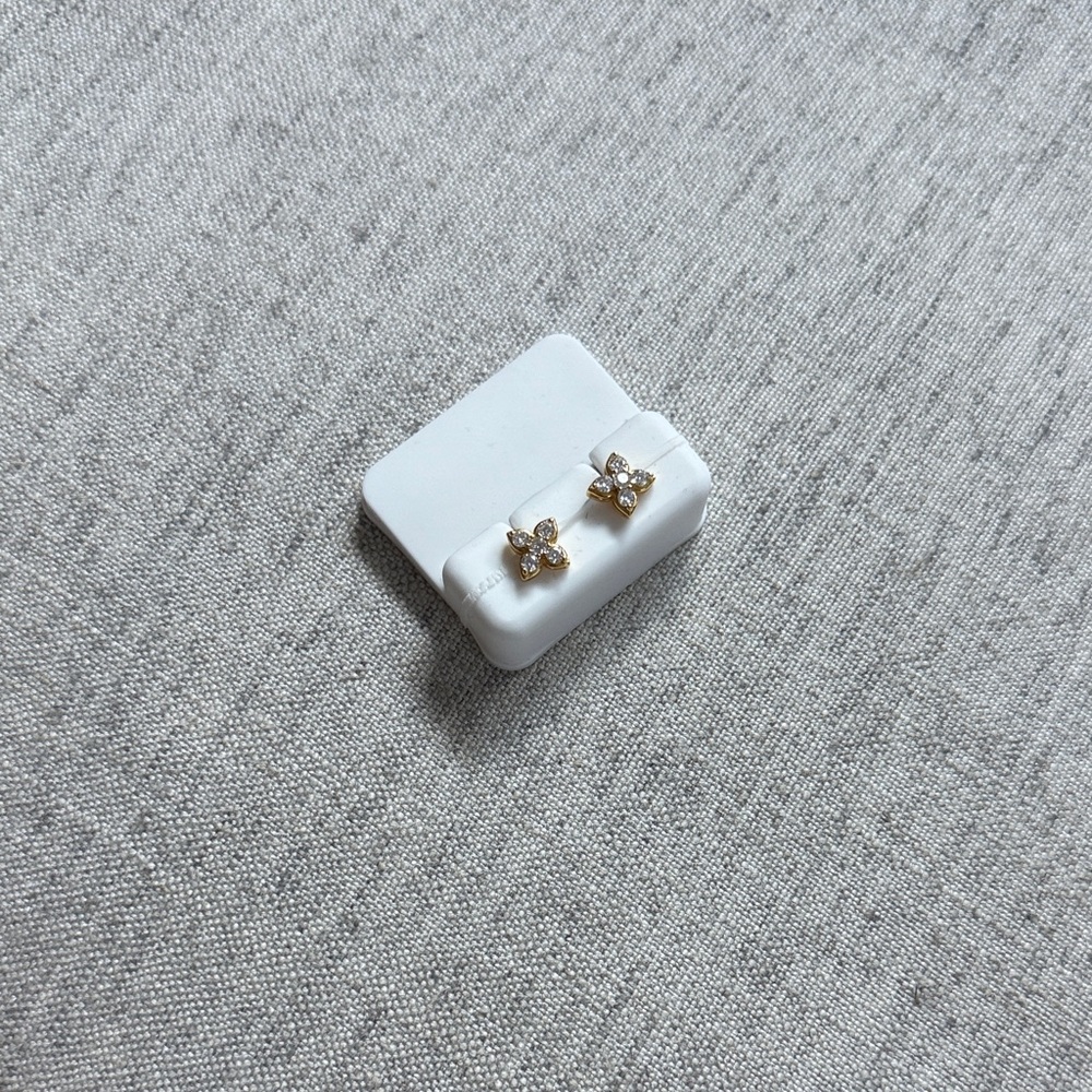 Elegant Gold Flower Stud Earrings